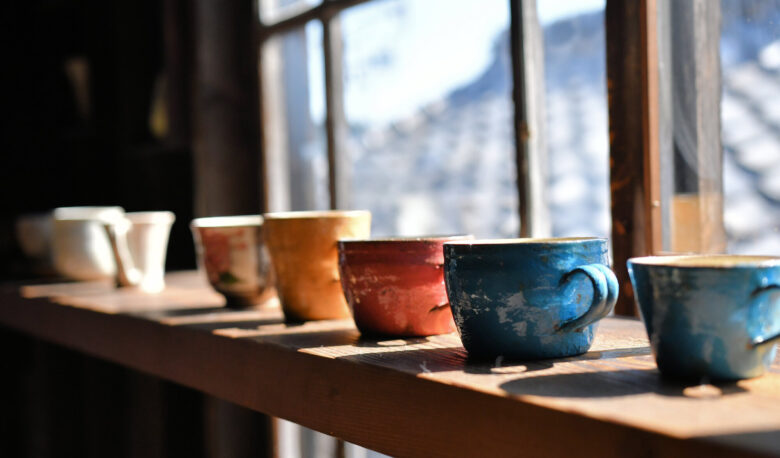 暮らしに焼き物の趣を取り入れる｜唯一無二。信楽焼の魅力に迫る【滋賀・福井の伝統工芸で暮らしを彩る#1 信楽焼】